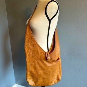 THOMAS LEATHER CAMEL COLOR CROSSBODY BAG.